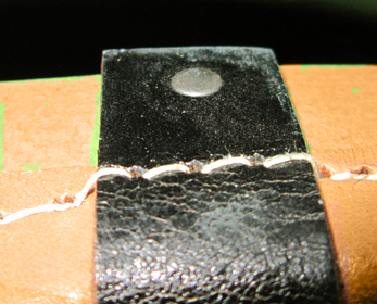 Plus de couture de renfort à la base de la jugulaire. Plus de couture de renfort à la base de la jugulaire.