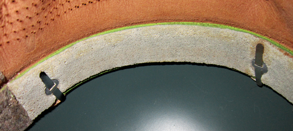 Apparition de contre-rivets. Doublage mousse à l'avant. Apparition de contre-rivets. Doublage mousse à l'avant.