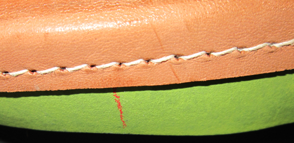 Dernière évolution, cerclage en matière plastique verte. Dernière évolution, cerclage en matière plastique verte.