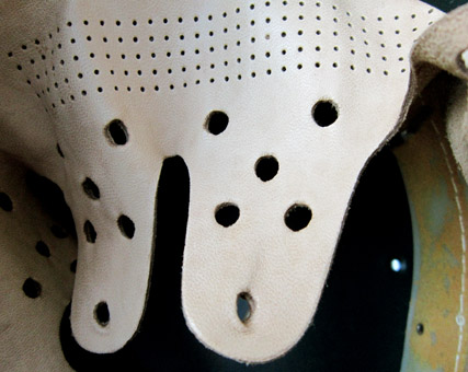 les différentes perforations du cuir. les différentes perforations du cuir.