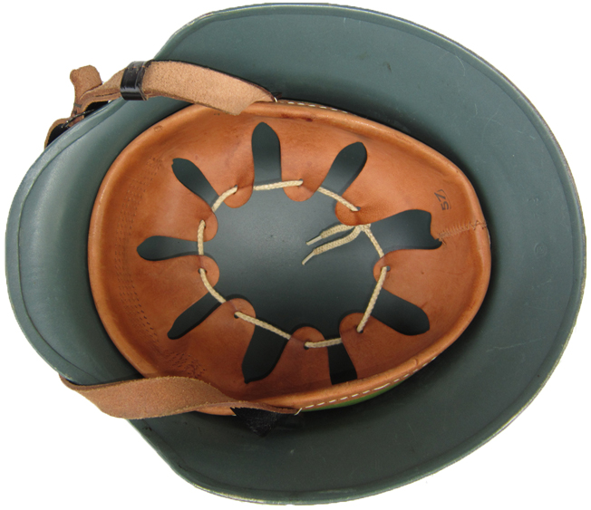 Vue de dessous, la bordure est retournée. Vue de dessous, la bordure est retournée.