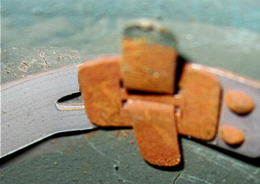 Rivets et contre-rivets Mle 1950 dans un casque reconditionné par L&S.