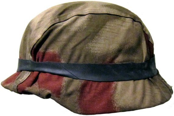 Capuche de veste utilisée comme couvre-casque.