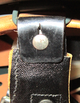 Attache avant, extérieur.