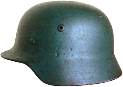 Casque M35 reconditionné, les points de soudure des pontets fixes sont trop appuyés.