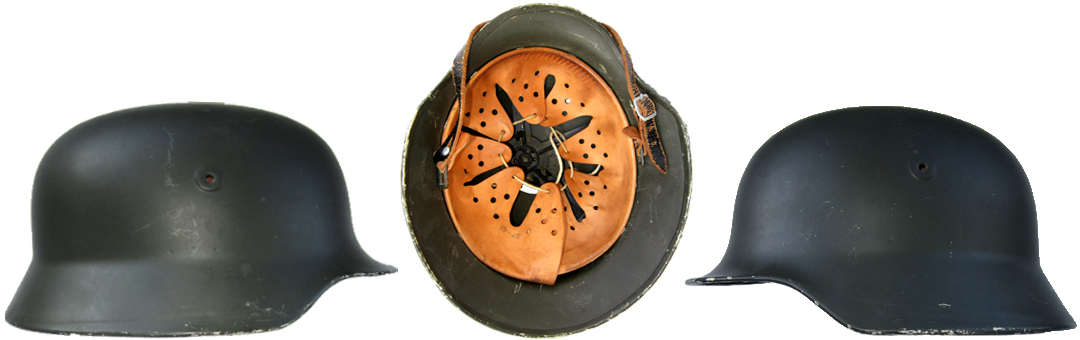 Casque M35/53 vert marron avec évents, utilisé par la Bepo de Berlin. Casque M35/53 vert marron avec évents, utilisé par la Bepo de Berlin.