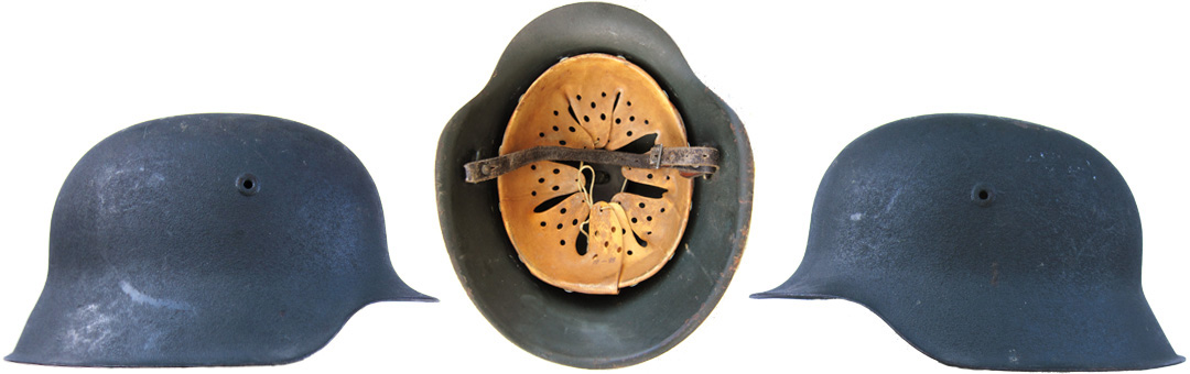 Casque M35/42 reconditionné pour la BGS en 1950 et remodifié en 1953. Casque M35/42 reconditionné pour la BGS en 1950 et remodifié en 1953.