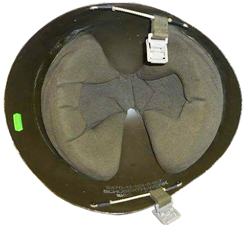 Support de jugulaire en cordelette en nylon rivetée.