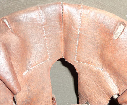 Coutures arrières des compartiments de toile. Coutures arrières des compartiments de toile.