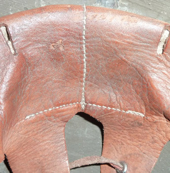 Coutures avant et latérales des compartiments de toile. Coutures avant et latérales des compartiments de toile.