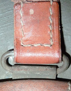 Passant de jugulaire. Passant de jugulaire.