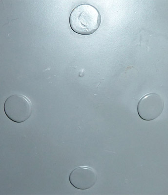 Trous de l'insigne obturés. Trous de l'insigne obturés.