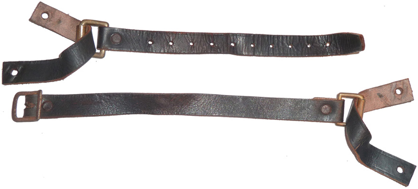 Deux parties de la jugulaire démontées. Deux parties de la jugulaire démontées.