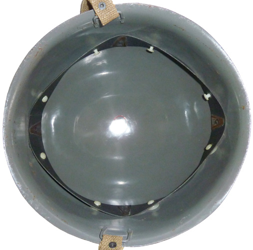 Vue intérieure, cerclage en carton compressé avec huit rivets à double tête en plastique.