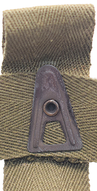 Point arri&egrave;re avec languette en toile.