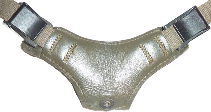 Point de fixation arrière avec deux boucles à clapet de réglage. Point de fixation arrière avec deux boucles à clapet de réglage.