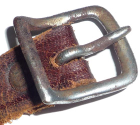 Boucle à ardillon. Boucle à ardillon.