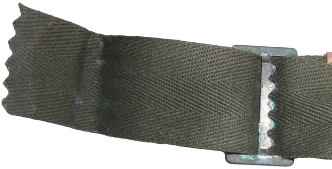 Boucle de réglage et excédent de toile pour les différentes tailles. Boucle de réglage et excédent de toile pour les différentes tailles.