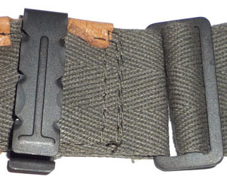 Agrafe de maintien et boucle de réglage. Agrafe de maintien et boucle de réglage.
