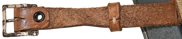 Partie courte, avec boucle à ardillon.