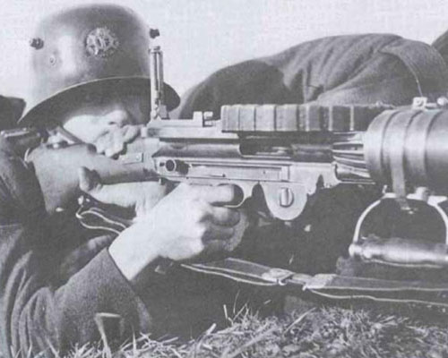 Casque irlandais modèle 27. Casque irlandais modèle 27.