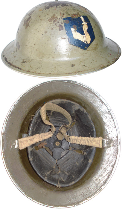 Casque Mark II de fabrication britannique. Casque Mark II de fabrication britannique.