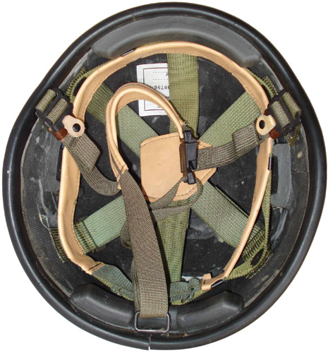 Jugulaire montée. Jugulaire montée.