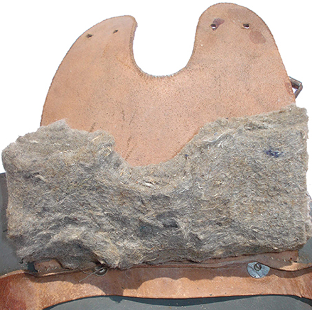 Revers patte de coiffe (latérale). Revers patte de coiffe (latérale).