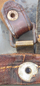 Passant de jugulaire. Passant de jugulaire.