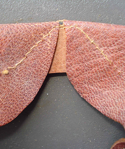 Détails assemblage par couture. Détails assemblage par couture.