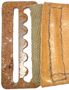 Boucle crantée de réglage. Boucle crantée de réglage.