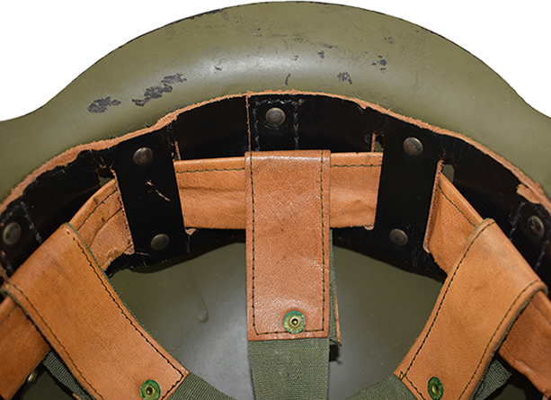 Coiffe, vue avant. Coiffe, vue avant.