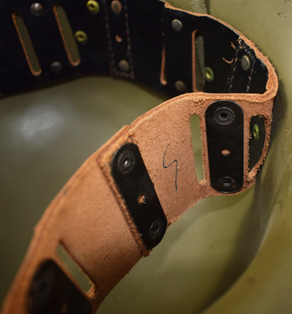 Assemblage par plaque métallique. Assemblage par plaque métallique.