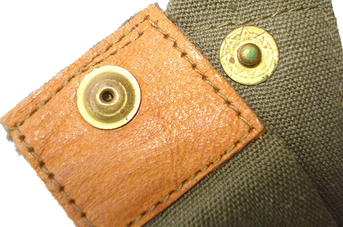 Bouton pression de la suspension en toile. Bouton pression de la suspension en toile.