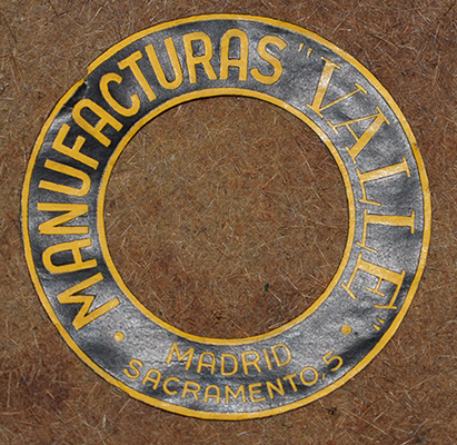 Étiquette du fabricant. Étiquette du fabricant.