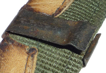 Clip de fixation du bandeau. Clip de fixation du bandeau.