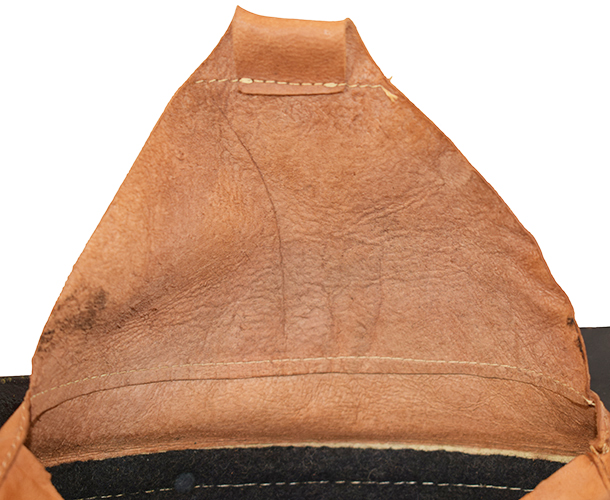 Revers patte de coiffe. Revers patte de coiffe.