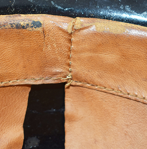 Détails assemblage des parties en cuir. Détails assemblage des parties en cuir.