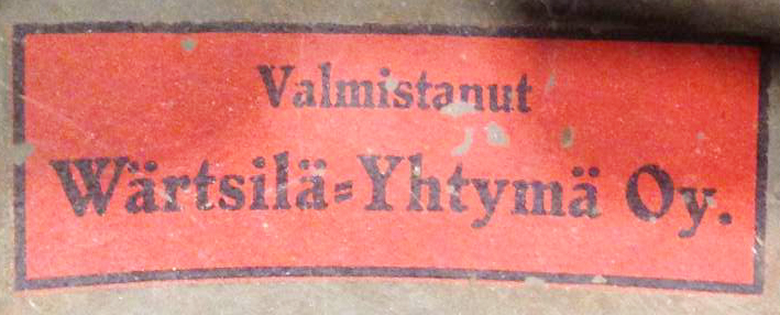 Étiquette du fabricant Wärtsilä. Étiquette du fabricant Wärtsilä.