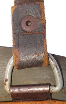 Passant de jugulaire arrondie. Passant de jugulaire arrondie.