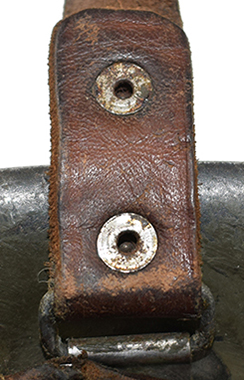 Passant de jugulaire. Passant de jugulaire.