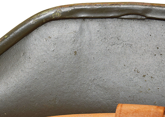 Bordure retournée, exempte de marquage.