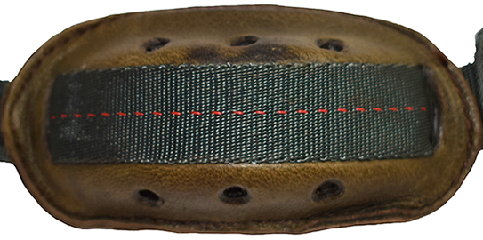 Mentonnière, envers/revers. Mentonnière, envers/revers.