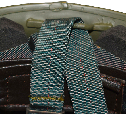 Passage arrière de la jugulaire. Passage arrière de la jugulaire.