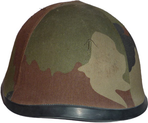 Couvre-casque centre-Europe avec jonc noir.