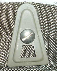 Plaque peinte en vert.