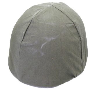 Le couvre-casque en place.