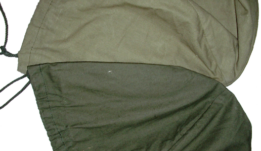 Comparaison avec le couvre-casque destiné au Mle 56 (en haut).