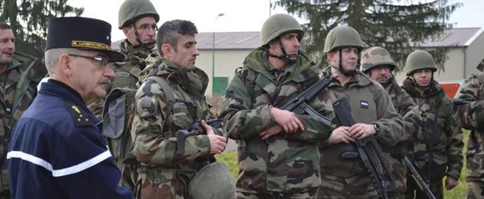 Casque F-1 en exercice de combat.