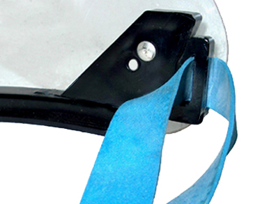 Détail fixation du bracelet caoutchouc.